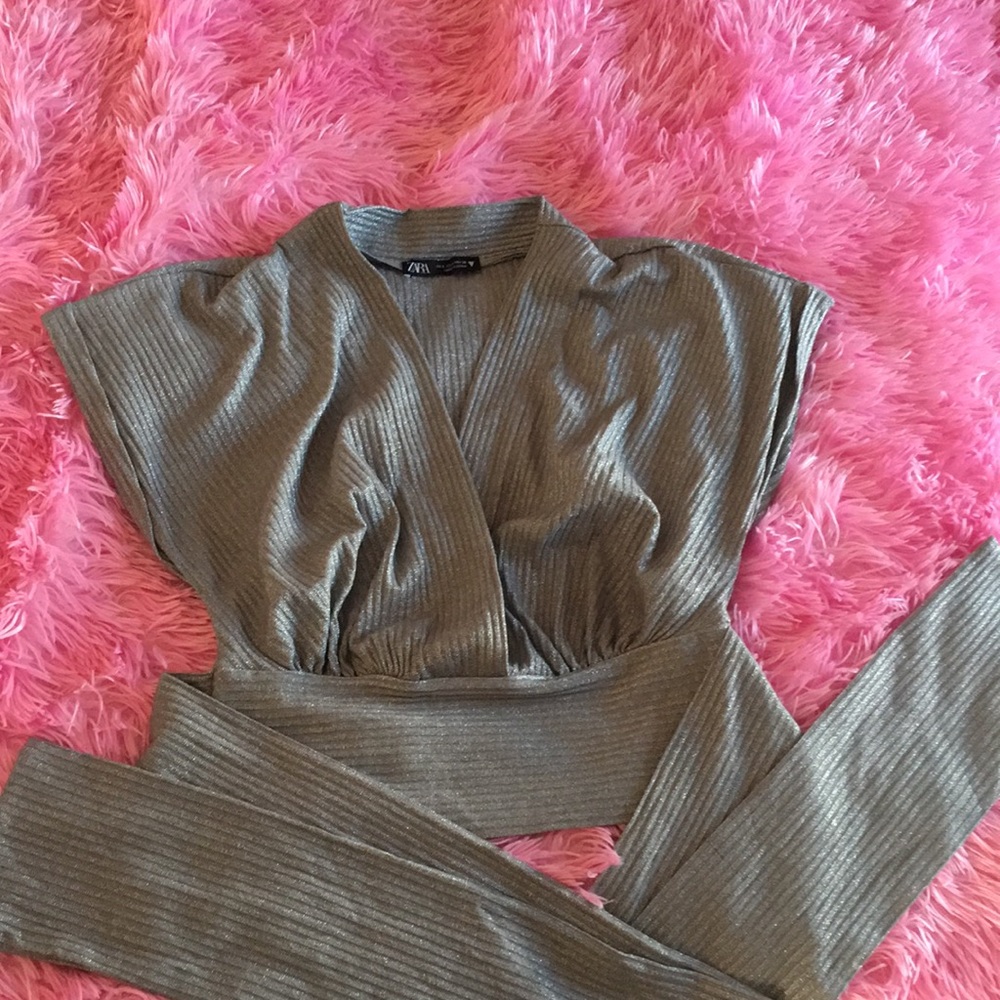 Super cute. Silver/gray top from Zara